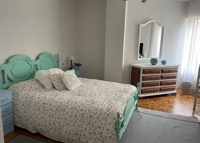 Centrico Piso En Calle Floranes דירה *