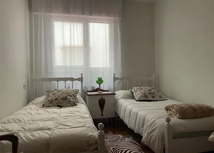 Centrico Piso En Calle Floranes Appartamento