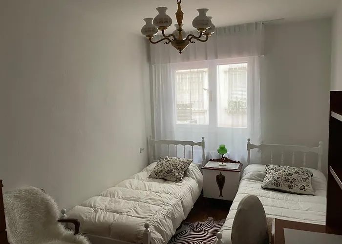 Centrico Piso En Calle Floranes דירה סנטנדר